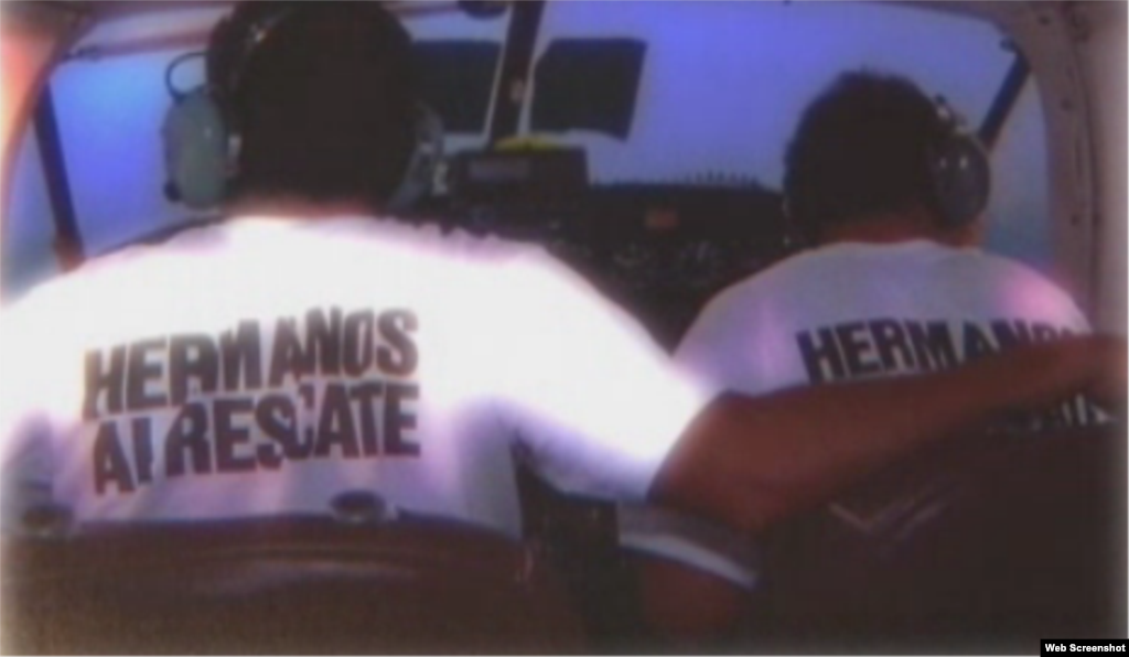  Radio Martí reportó en detalle el derribo de las avionetas de Hermanos al Rescate ejecutado por coroneles de la Fuerza Aérea de Cuba el 24 de febrero de 1996 en aguas internacionales. Desde entonces los familiares de las víctimas y la comunidad cubana en el exilio han pedido incesantemente que los responsables de este crimen sean llevados ante la justicia.